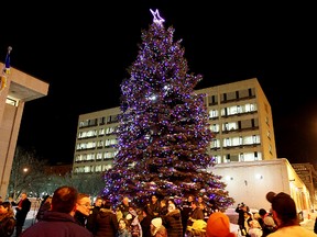 Spectators watch as the Christmas tree at Winnipeg's City Hall is lit two years ago. (BRIAN DONOGH/WINNIPEG SUN FILE PHOTO)