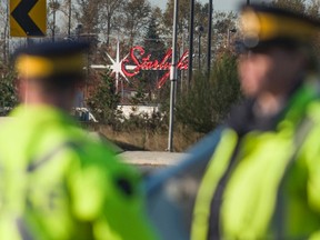 Police redirect traffic as they deal with a man with a gun near the Starlight Casino in New Westminster, B.C., Nov. 8, 2012.  (Carmine Marinelli/QMI Agency)