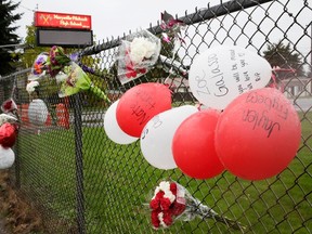 A makeshift memorial is seen outside Marysville-Pilchuck High School the day after a school shooting in Marysville, Washington October 25, 2014. (JASON REDMOND/Reuters)