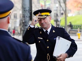 RCMP Commissioner Bob Paulson (R) prepares to testify before a Senate committee in Ottawa October 27, 2014.  REUTERS/Blair Gable