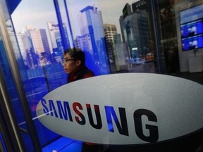 A man walks out of Samsung Electronics' headquarters in Seoul, in this Jan. 6, 2014 file picture. REUTERS/Kim Hong-Ji/Files
