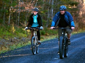 Kaci Hickox, left, and boyfriend Ted Wilbur go for a bike ride in Fort Kent, Maine October 30, 2014. (REUTERS/Ashley L. Conti/Bdn)