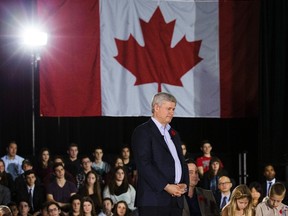 Canada's Prime Minister Stephen Harper stands after speaking at the Joseph & Wolf Lebovic Jewish Community Campus in front of an audience of school children in Vaughan, October 30, 2014. (REUTERS/Mark Blinch)