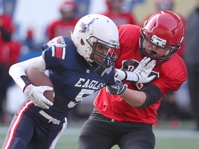 East Side Eagles Timothy Jessie (left) breaks past St. Vital Mustangs Ethan Papineau during pee wee football in Winnipeg, Man. Sunday November 02, 2014.
Brian Donogh/Winnipeg Sun/QMI Agency