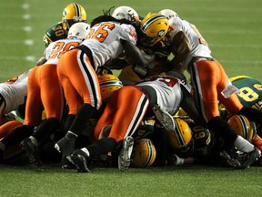 Esks quarterback Mike Reilly (13, top centre) is calling on Eskimos fans to support the team in the CFL West semifinal (David Bloom, Edmonton Sun).