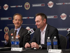 Paul Molitor (R) is introduced as the thirteenth Manager of the Minnesota Twins by Team Owner Jim Pohlad on November 4, 2014 at Target Field in Minneapolis, Minnesota. (Adam Bettcher/Getty Images/AFP)