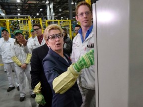 Ontario Premier Kathleen Wynne during a photo-op at the Honda of Canada plant in Alliston November 6, 2014. (REUTERS/Aaron Harris)