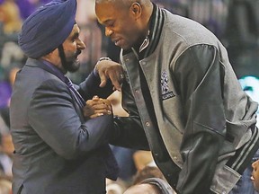Super fan Nav Bhatia greets former Raptors star Antonio Davis during Friday night’s game against the Washington Wizards. (MICHAEL PEAKE/Toronto Sun)