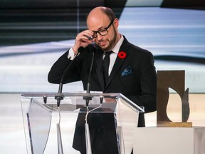 Author Sean Michaels accepts the the Scotiabank Giller Prize for his book "Us Conductors" at the awards gala in Toronto, November 10, 2014.    REUTERS/Mark Blinch