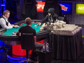 Martin Jacobson (C), 27, of Sweden and  Felix Stephensen, 24, of Norway go head-to-head during the 2014 World Series of Poker main event final table at the Rio hotel-casino in Las Vegas, Nevada, November 11, 2014.  (REUTERS)