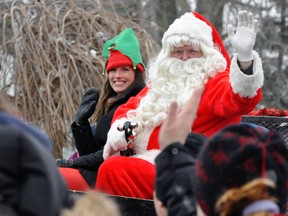 Santa himself waves to the crowd at the conclusion of the Kinkora Santa Claus parade Nov. 15. ANDY BADER/MITCHELL ADVOCATE