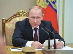 Russian President Vladimir Putin chairs a meeting of the Security Council at the Kremlin in Moscow, November 20, 2014. REUTERS/Alexei Druzhinin/RIA Novosti/Kremlin