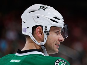 Jason Spezza of the Dallas Stars waits for a face off against the Arizona Coyotes during NHL action at Gila River Arena on November 11, 2014 in Glendale, Arizona.  (Christian Petersen/Getty Images/AFP)