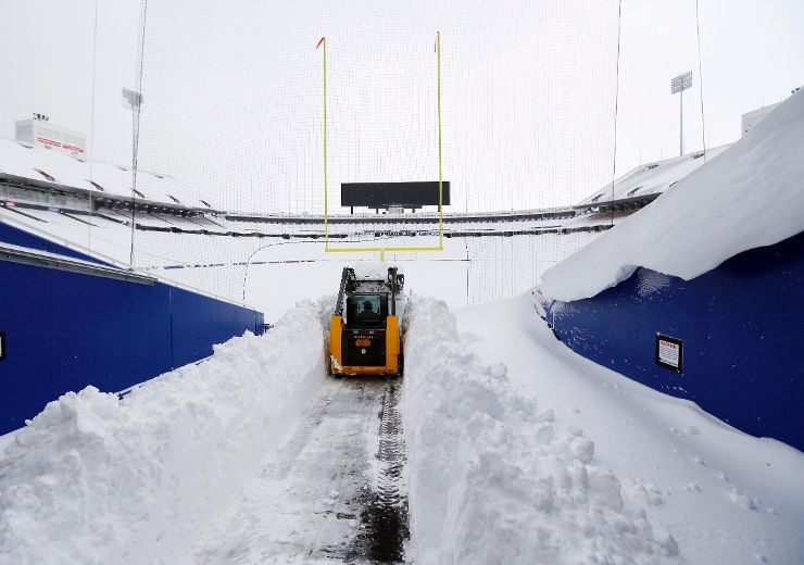 Bills make themselves at home at Ford Field after snowstorm forces