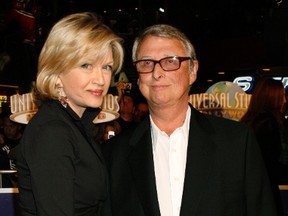 Director Mike Nichols and his wife news anchor Diane Sawyer. (FRED PROUSER/REUTERS files)
