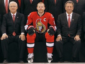 Daniel Alfredsson with Senators GM Bryan Murray and owner Eugene Melnyk in 2012. (Ottawa Sun Files)