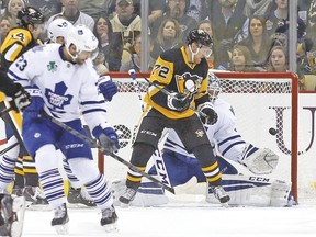 Pittsburgh Penguins’ Patric Hornqvist and Leafs goalie Jonathan Bernier can only watch as Evgeni Malkin’s power-play blast goes into the net on Wednesday night. (USA TODAY SPORTS)