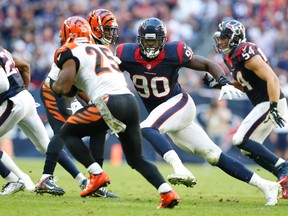 Texans linebacker Jadeveon Clowney has a lot of pain in his surgically repaired knee. (USA TODAY SPORTS)