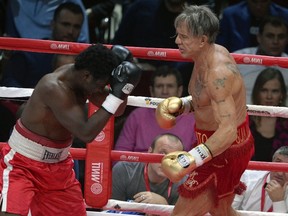 Hollywood actor Mickey Rourke, 62, fights with Elliot Seymour, 29, in Moscow on November 28, 2014, as Rourke revives his boxing career. (AFP PHOTO/ALEXANDER NEMENOV)