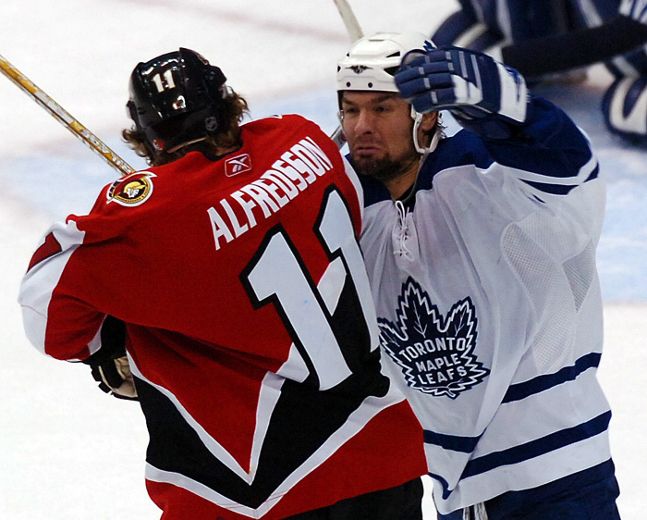Leafs vs Daniel Alfredsson - Battle of Ontario 