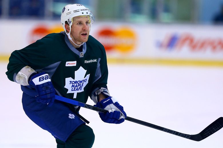 Maple Leafs Forward Leo Komarovs Return Delayed Toronto Sun