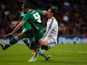Real Madrid's Gareth Bale (right) gets elbowed in the face by Ludogorets' Georgi Terziev during their Champions League match at Santiago Bernabeu stadium in Madrid December 9, 2014. (REUTERS/Susana Vera)