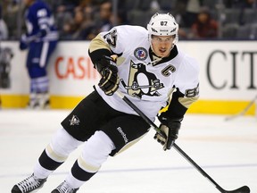 Penguins' Sidney Crosby warms up at the Air Canada Centre in Toronto on Friday November 14, 2014. (Craig Robertson/QMI Agency)