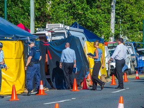 Detectives work at the scene of a stabbing attack at a home in Cairns, northern Queensland, December 19, 2014. (REUTERS/Stringer)
