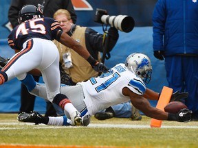 Lions running back Reggie Bush dives for a touchdown against Bears free safety Brock Vereen in Chicago yesterday. (USA Today Sports)