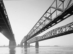 Memphis & Arkansas Bridge, left, appears in a Library of Congress file photo. (Clayton B. Fraser/Historic American Engineering Record via Wikimedia Commons)