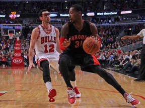 Raptors forward Terrence Ross (right) is guarded by the Bulls' Kirk Hinrich in Chicago on Monday night. (USA TODAY Sports)