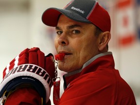 Washington Capitals coach Adam Oates conducts a practice at the Kettler Iceplex in Arlington, Virginia April 30, 2013. (REUTERS/Kevin Lamarque)