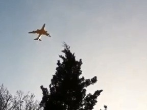 A Virgin Atlantic passenger plane carried out a "non-standard landing" at London's Gatwick airport on Monday.
(Screenshot from YouTube video)