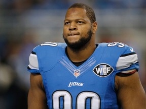 Ndamukong Suh #90 of the Detroit Lions prior to the start of the game against the Chicago Bears at Ford Field on November 27, 2014 in Detroit, Michigan. (Gregory Shamus/Getty Images/AFP)