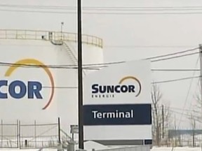 Firefighters and emergency services were at the scene of an oil spill early Friday morning, January 2, 2015 , in the Suncor facility in Rimouski, in the Bas-Saint-Laurent . SCREENSHOTS / QMI AGENCY