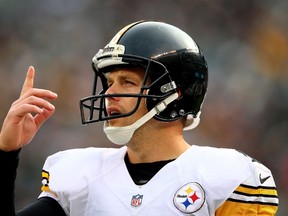 Kicker Shaun Suisham #6 of the Pittsburgh Steelers looks on against the New York Jets during a game at MetLife Stadium on November 9, 2014 in East Rutherford, New Jersey.  (Elsa/Getty Images/AFP)