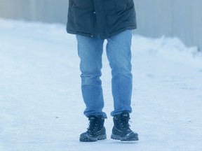 A man crosses the Osborne Street Bridge during cold weather in Winnipeg.  Saturday, January 3, 2015.  Chris Procaylo/Winnipeg Sun/QMI Agency
