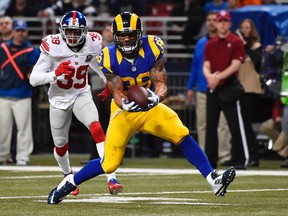 Rams tight end Lance Kendricks (right) makes a catch for a touchdown against the Giants during second half NFL action at the Edward Jones Dome in St. Louis on Dec. 21, 2014. (Jasen Vinlove/USA TODAY Sports)