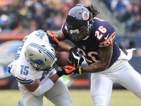 Golden Tate #15 of the Detroit Lions catches a pass as Tim Jennings #26 of the Chicago Bears defends during the second quarter at Soldier Field on December 21, 2014 in Chicago, Illinois. (David Banks/Getty Images/AFP)