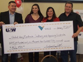 Kelly Strong of Vale, left, Ashley Thibault, Vale United Way campaign co-chairwoman, second from left, Tina Vincent-Gagnon, United Steelworkers Local 6500 United Way campaign co-chairwoman, second from right, and Tim Kiley, Local 6500 vice-president, show a huge cheque with the campaign total Friday.
HAROLD CARMICHAEL/SUDBURY STAR