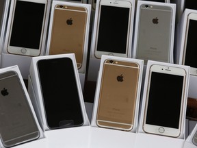 Apple's iPhone 6 are displayed during a news conference by Customs and Excise Department and the police in Hong Kong September 21, 2014. (REUTERS/Bobby Yip)