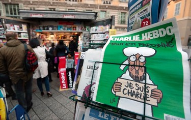 People queue for the new issue of satirical French weekly Charlie Hebdo entitled "Tout est pardonne" ("All is forgiven"), which shows a caricature of Prophet Mohammad, at a kiosk in Nice Jan. 14, 2015.  REUTERS/Eric Gaillard