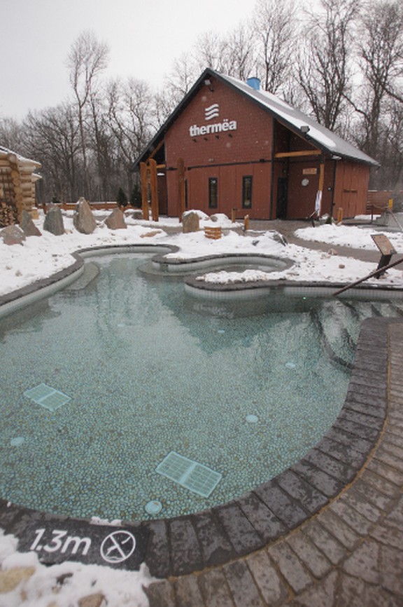 Hot tub relaxation scene Winnipeg Sun