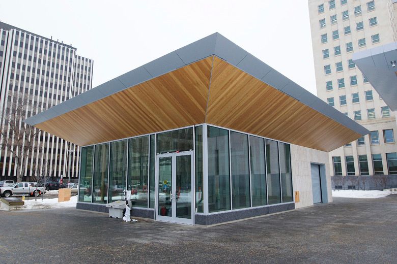 Public rink scrapped in Edmonton but province still bought a Zamboni