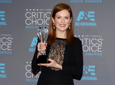 Actress Julianne Moore poses backstage with her Best Actress award for "Still Alice" during the 20th Annual Critics' Choice Movie Awards in Los Angeles, California January 15, 2015.  REUTERS/Kevork Djansezian