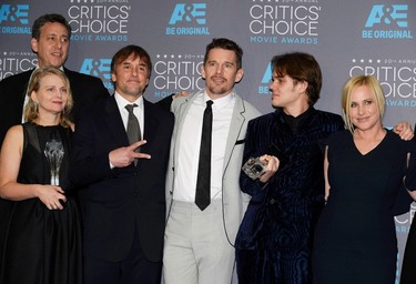 The cast and producers from "Boyhood" pose backstage with their Best Picture award during the 20th Annual Critics' Choice Movie Awards in Los Angeles, California January 15, 2015.  REUTERS/Kevork Djanseziani