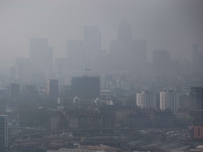 A photo taken on April 2, 2014 shows air pollution hanging in the air and lowering visibility in London, England. (AFP PHOTO)