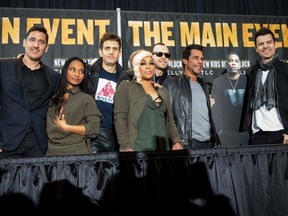 Members of music group 'New Kids on the Block' (L-R) Jonathan Knight, Joey McIntyre, Donnie Wahlberg, Danny Wood and Jordan Knight pose with TLC's Rozonda "Chilli" Thomas (2nd L) and Tionne "T-Boz" Watkins (4th L) following a news conference to announce their upcoming tour together at Madison Square Garden January 20, 2015.  The New Kids On the Block will tour this summer, teaming up with special guests  Nelly and TLC. REUTERS/Brendan McDermid
