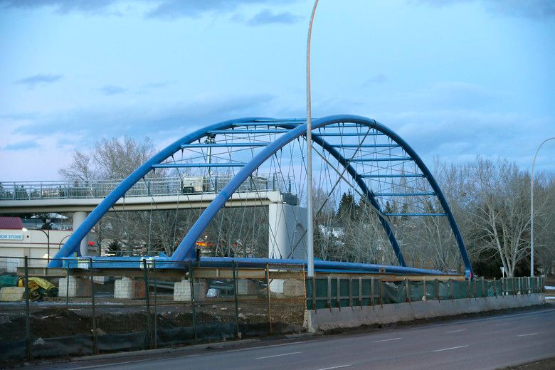 Bridge doesn't fit across Calgary road Toronto Sun