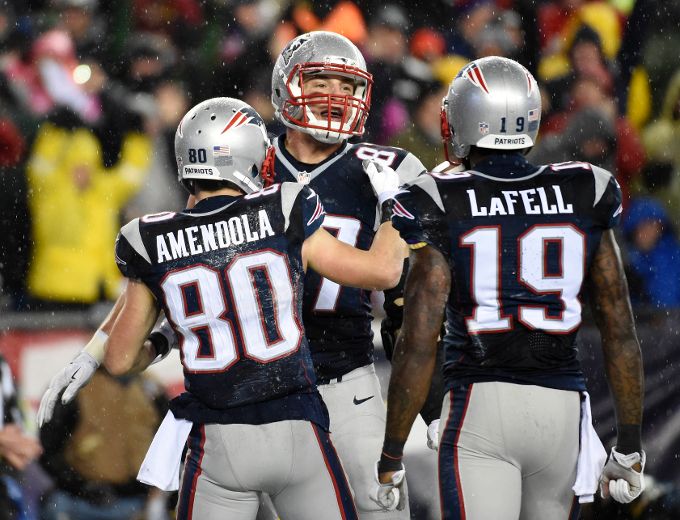 New England Patriots wide receiver Danny Amendola (L) catches game